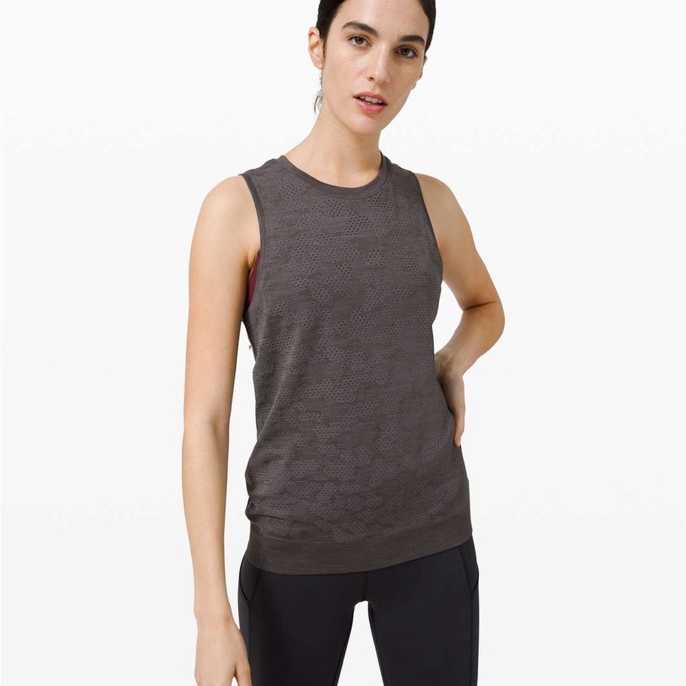 Lululemon Breeze By Muscle Tank
Polar Spots Lunar Rock / Graphite Grey